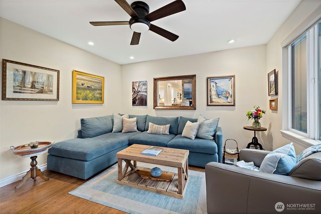 6514 NE 171st Place, Kenmore, WA 98028