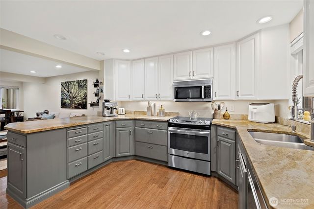 6514 NE 171st Place, Kenmore, WA 98028