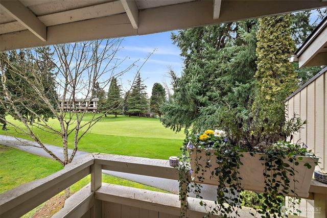 6514 NE 171st Place, Kenmore, WA 98028