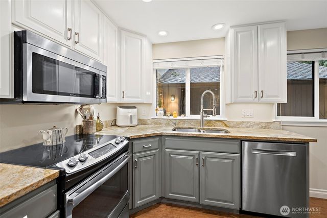 6514 NE 171st Place, Kenmore, WA 98028