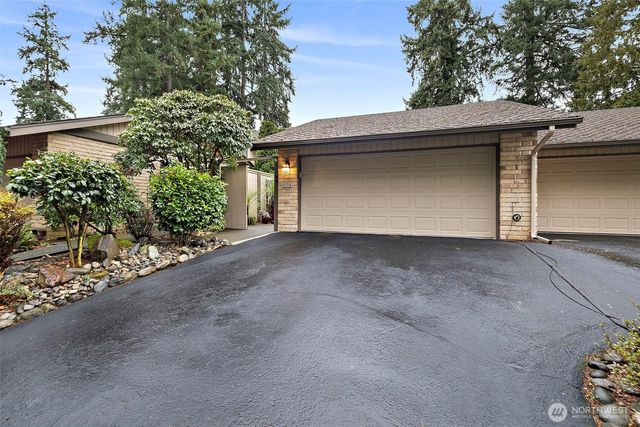 6514 NE 171st Place, Kenmore, WA 98028