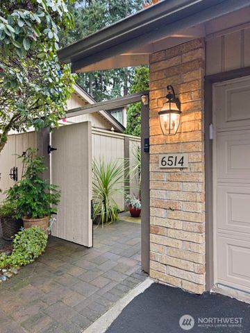 6514 NE 171st Place, Kenmore, WA 98028