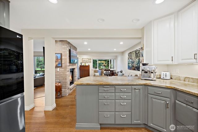 6514 NE 171st Place, Kenmore, WA 98028