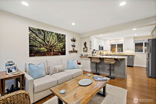 6514 NE 171st Place, Kenmore, WA 98028