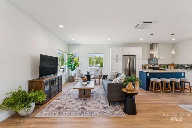 413 E 40th, Garden City, ID 83714