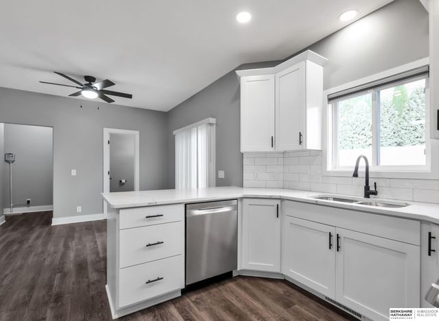 8613 S 98th Street, La Vista, NE 68128