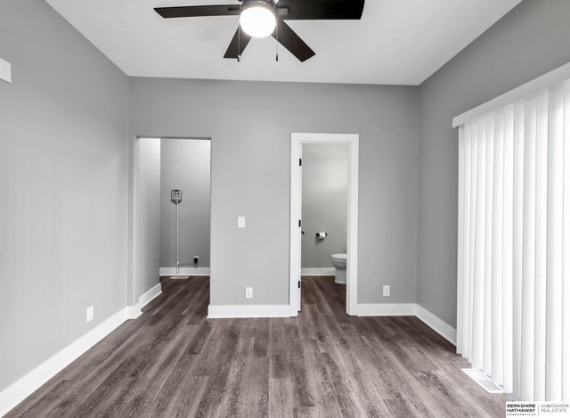 8613 S 98th Street, La Vista, NE 68128