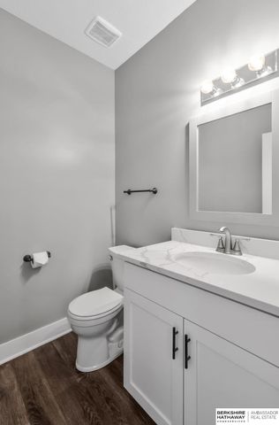 8613 S 98th Street, La Vista, NE 68128