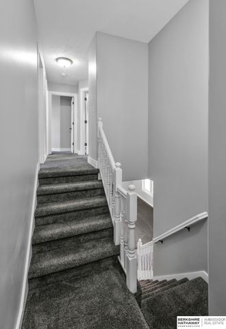 8613 S 98th Street, La Vista, NE 68128