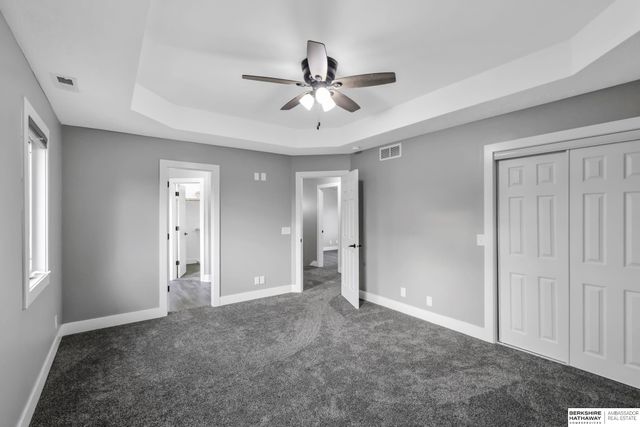 8613 S 98th Street, La Vista, NE 68128