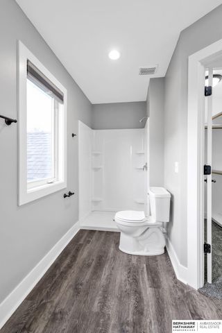 8613 S 98th Street, La Vista, NE 68128