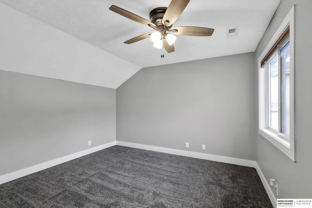 8613 S 98th Street, La Vista, NE 68128