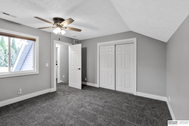 8613 S 98th Street, La Vista, NE 68128