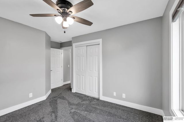 8613 S 98th Street, La Vista, NE 68128