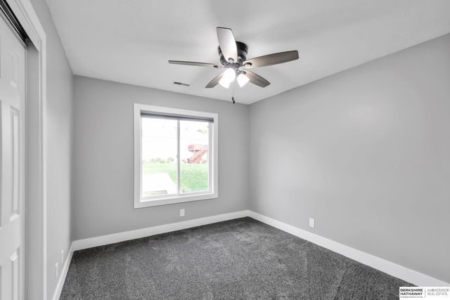 8613 S 98th Street, La Vista, NE 68128