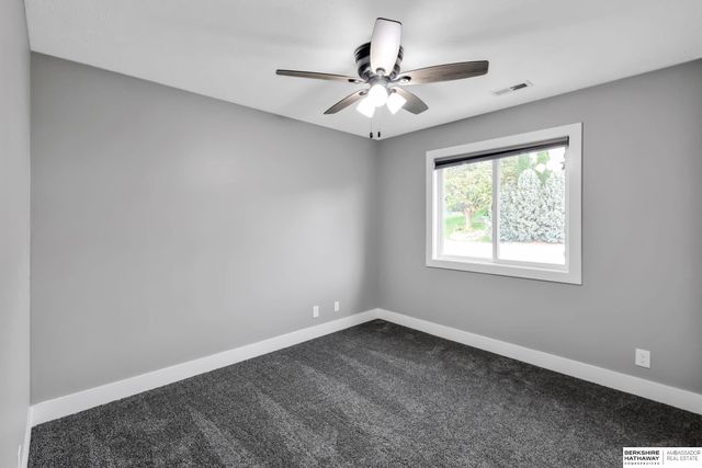 8613 S 98th Street, La Vista, NE 68128