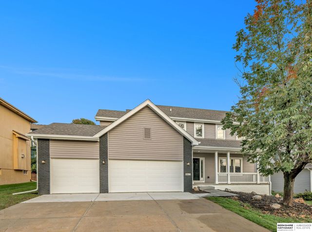 8613 S 98th Street, La Vista, NE 68128