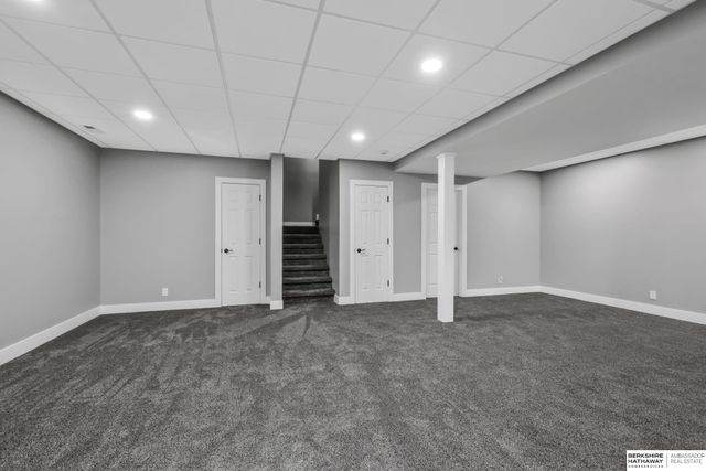 8613 S 98th Street, La Vista, NE 68128