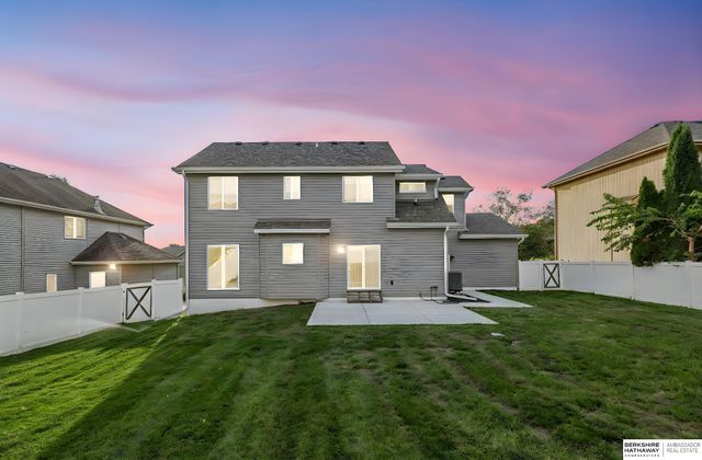 8613 S 98th Street, La Vista, NE 68128