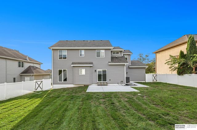 8613 S 98th Street, La Vista, NE 68128