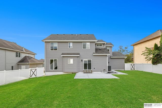 8613 S 98th Street, La Vista, NE 68128