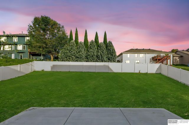 8613 S 98th Street, La Vista, NE 68128