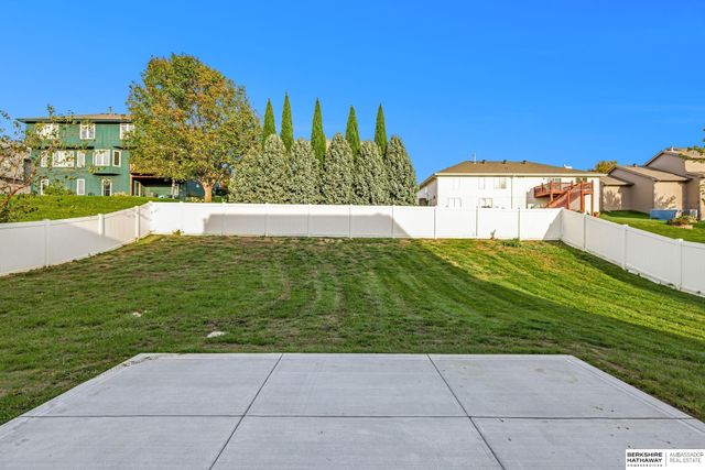 8613 S 98th Street, La Vista, NE 68128