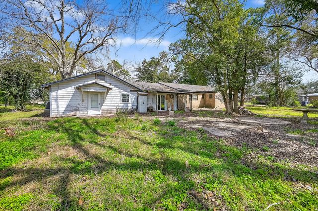 7411 Highway 36, Jones Creek, TX 77541