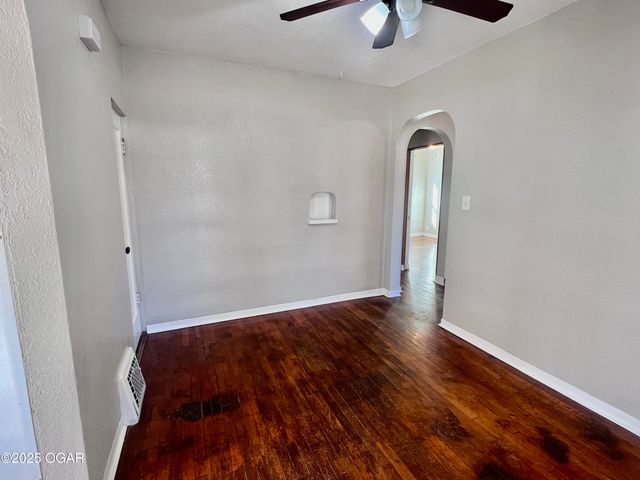 1716 S Harlem Avenue, Joplin, MO 64804