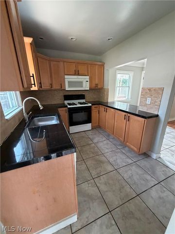 724 E 341st Street, Eastlake, OH 44095