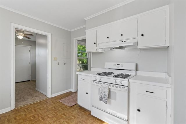 1102 Fenwick Place, Nichols Hills, OK 73116