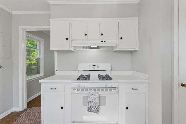 1102 Fenwick Place, Nichols Hills, OK 73116