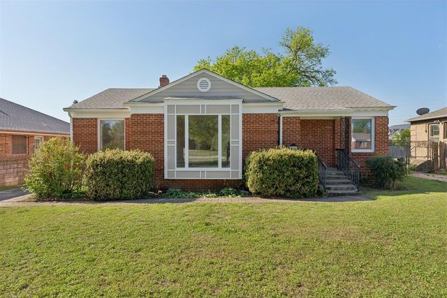 1102 Fenwick Place, Nichols Hills, OK 73116