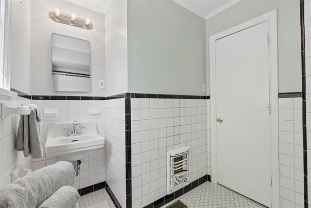 1102 Fenwick Place, Nichols Hills, OK 73116