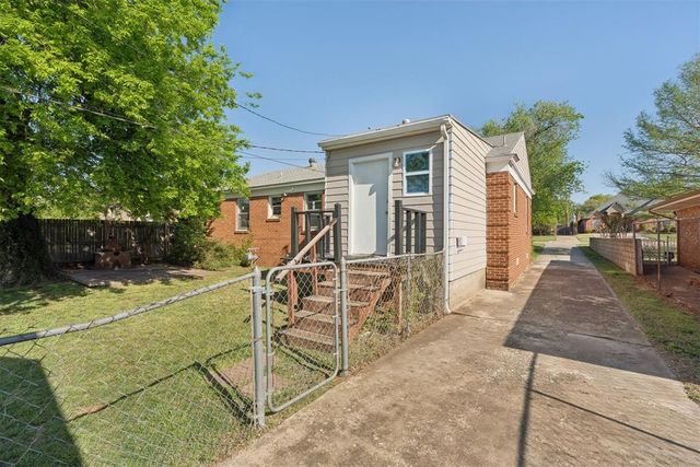 1102 Fenwick Place, Nichols Hills, OK 73116