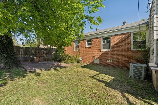 1102 Fenwick Place, Nichols Hills, OK 73116