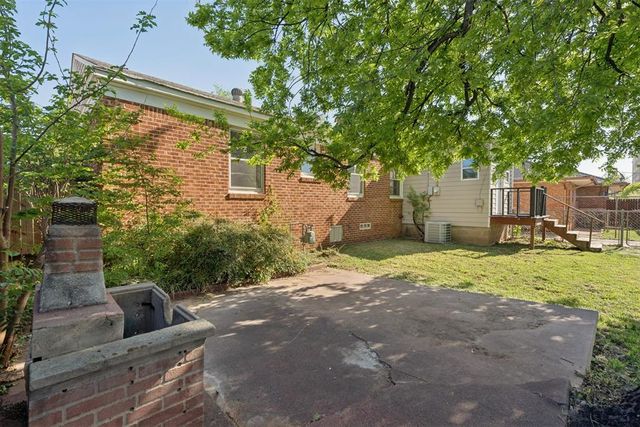 1102 Fenwick Place, Nichols Hills, OK 73116