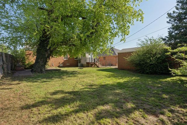 1102 Fenwick Place, Nichols Hills, OK 73116