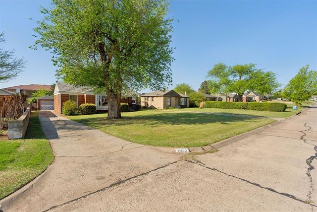 1102 Fenwick Place, Nichols Hills, OK 73116