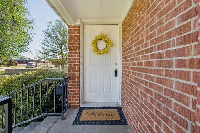 1102 Fenwick Place, Nichols Hills, OK 73116