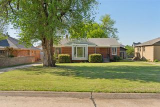 1102 Fenwick Place, Nichols Hills, OK 73116