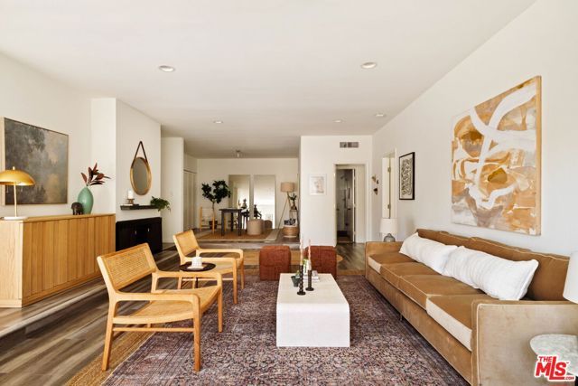 11820 Mayfield Avenue 105, Los Angeles, CA 90049