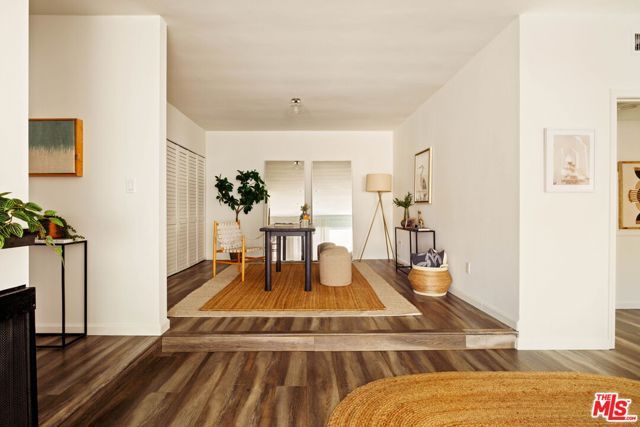 11820 Mayfield Avenue 105, Los Angeles, CA 90049