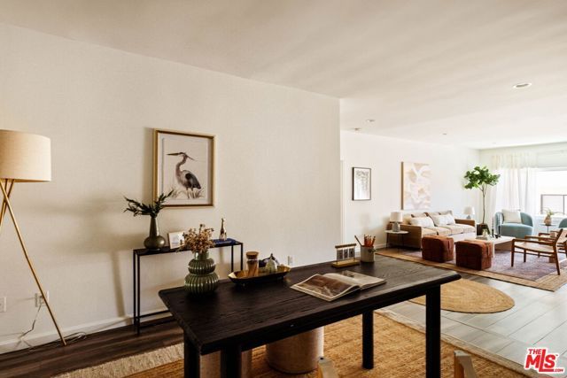 11820 Mayfield Avenue 105, Los Angeles, CA 90049