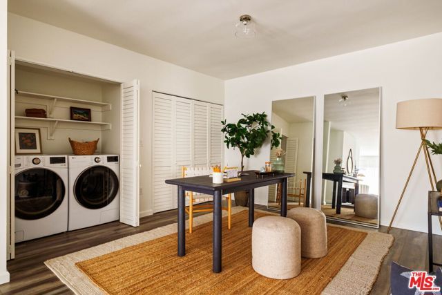 11820 Mayfield Avenue 105, Los Angeles, CA 90049