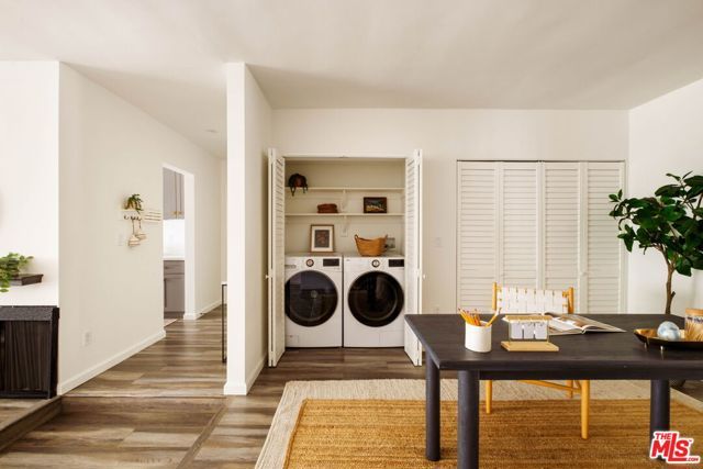 11820 Mayfield Avenue 105, Los Angeles, CA 90049