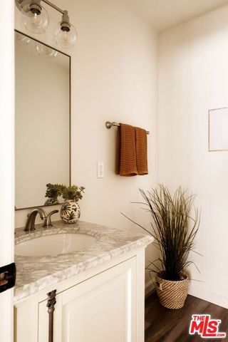 11820 Mayfield Avenue 105, Los Angeles, CA 90049