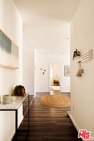 11820 Mayfield Avenue 105, Los Angeles, CA 90049