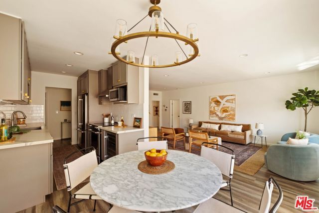 11820 Mayfield Avenue 105, Los Angeles, CA 90049