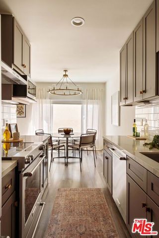 11820 Mayfield Avenue 105, Los Angeles, CA 90049
